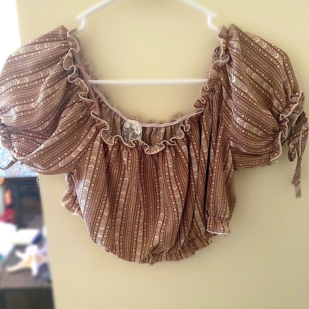 Brand: Forever 21. Size: Medium. Color: Tan/Cream. Condition: Good.